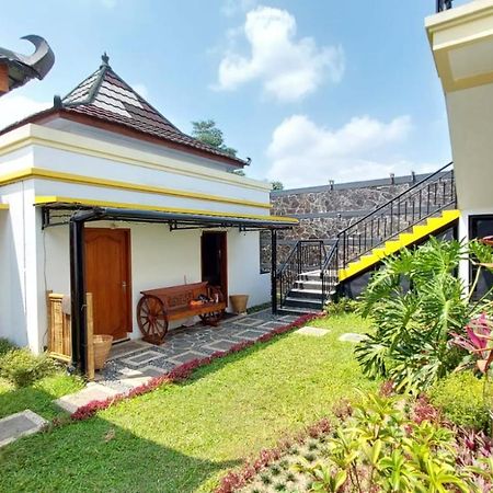 Pool Villa Saung Suluh Purwokerto Exterior foto